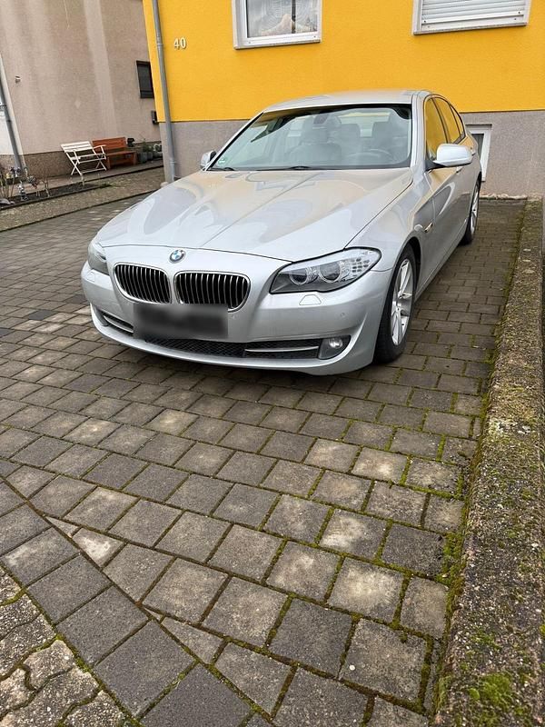Gebraucht BMW 523 204 PS (150 kW) 2010 Silber Limousine