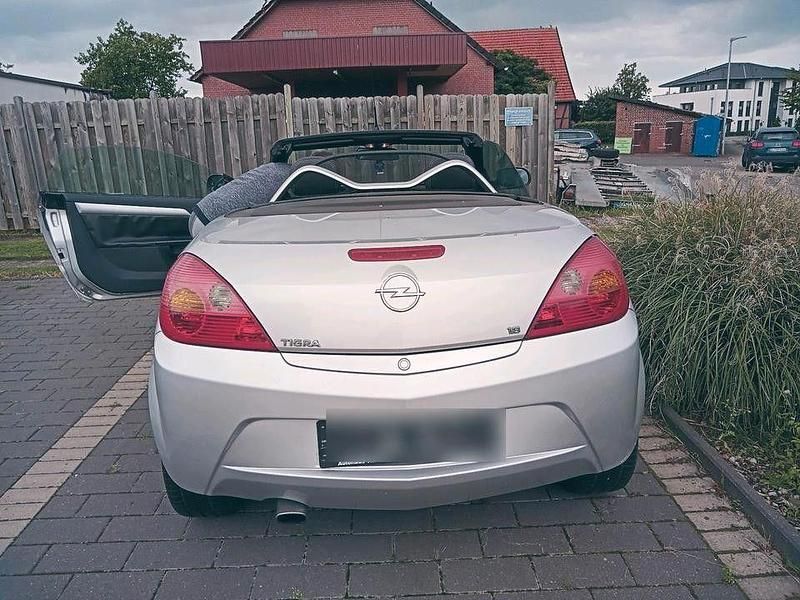 Silber Gebraucht 2005 Opel Tigra Sport Cabrio | 1.700 € (Fairer Preis) - Bild 1/4