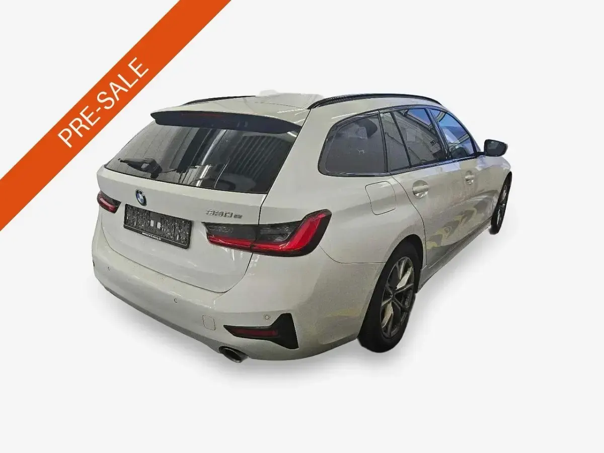 Gebraucht BMW 330 Sport Line 184 PS (135 kW) 2021 Weiß Kombi