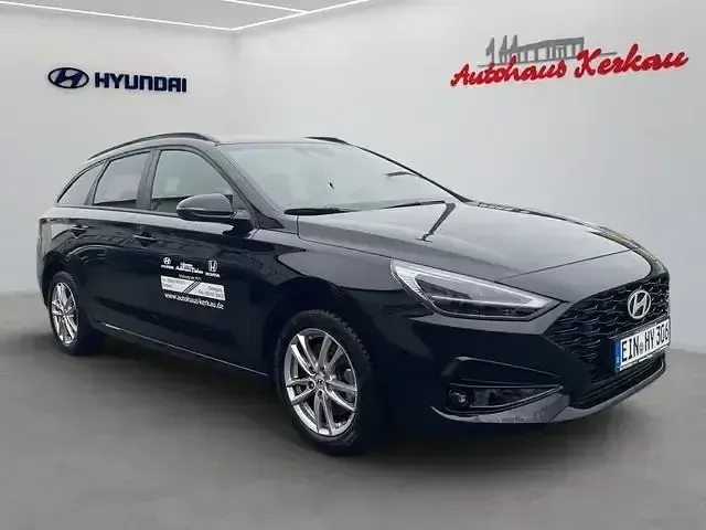 Gebraucht Hyundai i30 Advantage 101 PS (74 kW) 2025 Abyss black Kombi