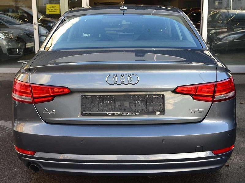Gebraucht Audi A4 Sport 150 PS (110 kW) 2017 Monsungrau metallic Limousine