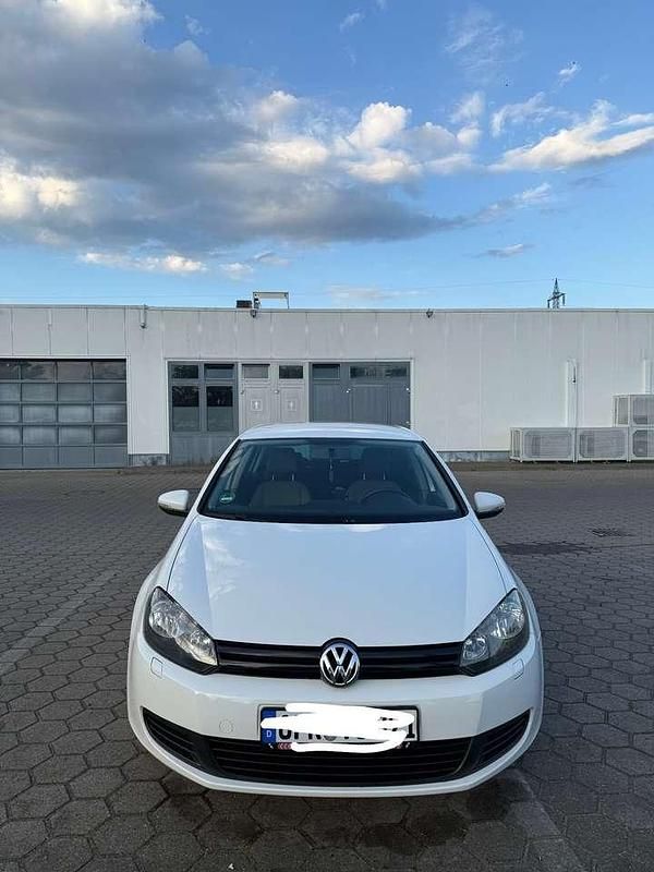 Weiß Gebraucht 2009 VW Golf VI Trendline Kleinwagen | 4.300 € (Fairer Preis) - Bild 1/4