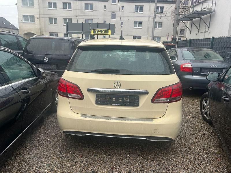 Gebraucht Mercedes B200 136 PS (100 kW) 2018 Van / Kleinbus