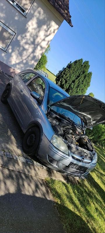 Grau Gebraucht 2005 Opel Corsa Limousine | 399 € (Superpreis) - Bild 1/2