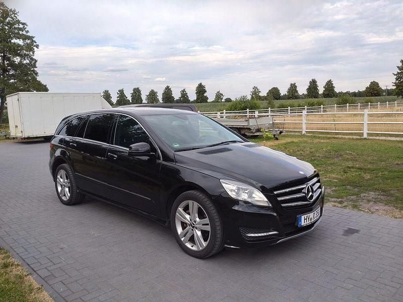 Schwarz Gebraucht 2012 Mercedes R350 Van / Kleinbus | 16.500 € (Teuer) - Bild 1/4