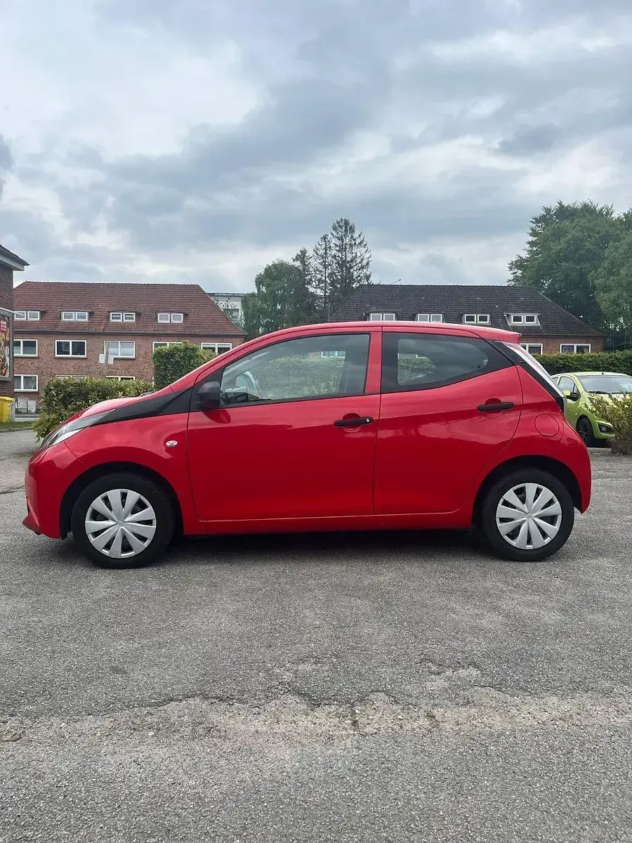 Używany Toyota Aygo 69 KM (50 kW) 2016 Czerwony Hatchback