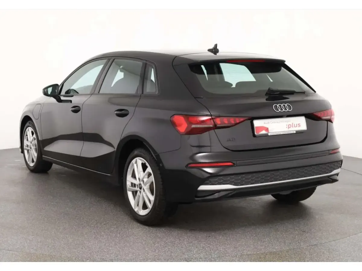 Gebraucht Audi A3 Sportback e-tron Advanced Plus 204 PS (150 kW) 2025 Mythosschwarz metallic Kleinwagen