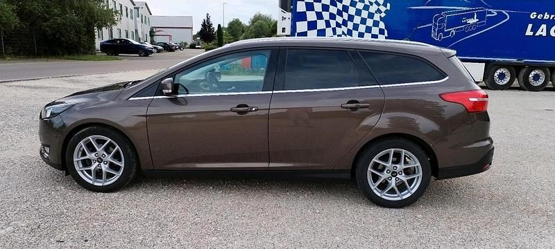 Braun Gebraucht 2018 Ford Focus Titanium Kombi | 7.000 € - Bild 1/4