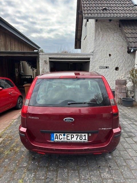 Gebraucht Ford Fusion Ambiente 101 PS (74 kW) 2003 Rot Kleinwagen