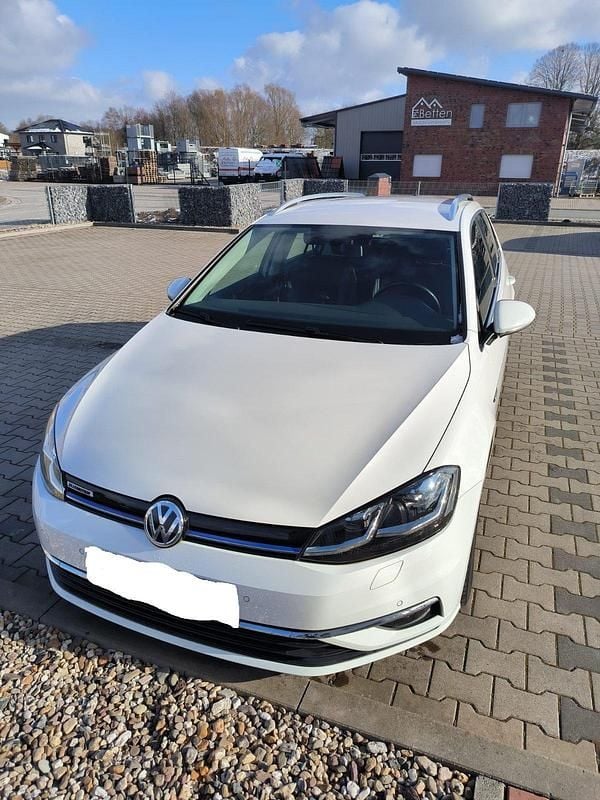 Gebraucht VW Golf VII Highline 130 PS (95 kW) 2020 Weiß Kombi