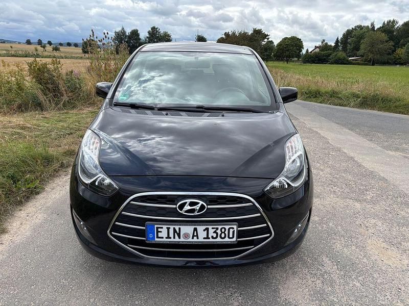 Schwarz Gebraucht 2017 Hyundai ix20 YES! Van / Kleinbus | 8.499 € (Superpreis) - Bild 1/4