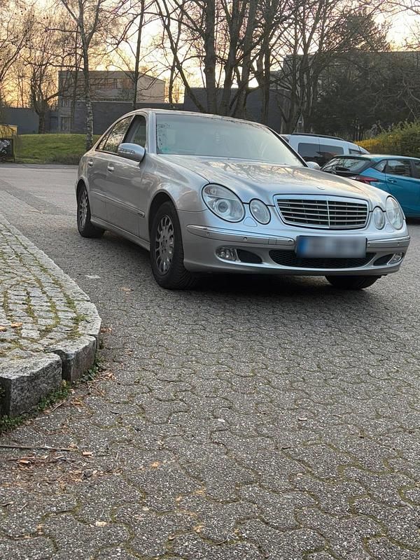 Gebraucht Mercedes E240 177 PS (130 kW) 2002 Silber Limousine