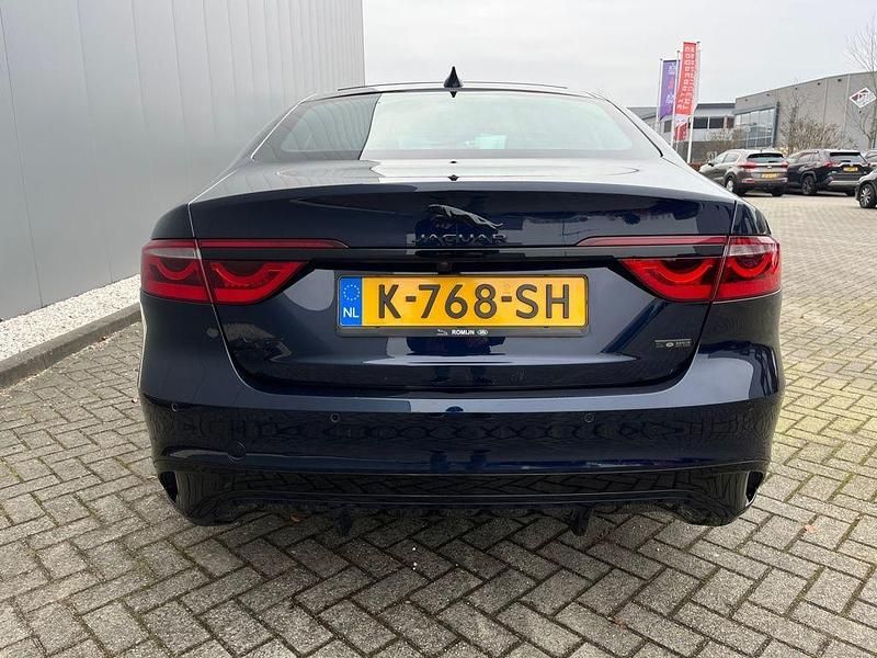 Gebraucht Jaguar XF R-Dynamic 204 PS (150 kW) 2021 Blau Limousine