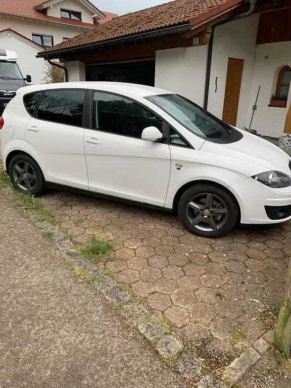 Gebraucht Seat Altea Reference 105 PS (77 kW) 2014 Weiß Van / Kleinbus