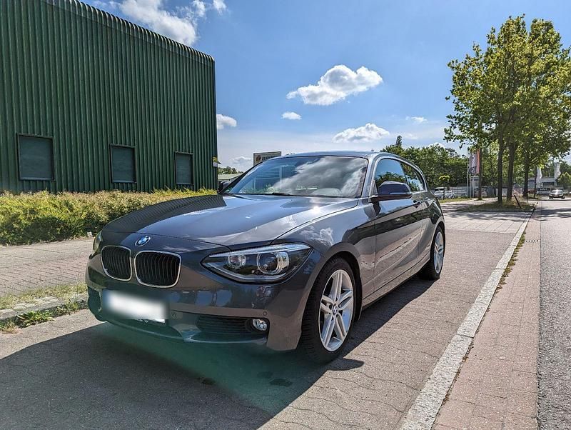 Grau Gebraucht 2013 BMW 125 Coupé Advantage Coupé | 11.900 € - Bild 1/4