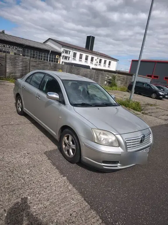 Gebraucht Toyota Avensis 129 PS (94 kW) 2006 Silber Limousine