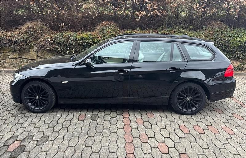 Gebraucht BMW 325 218 PS (160 kW) 2008 Schwarz Kombi