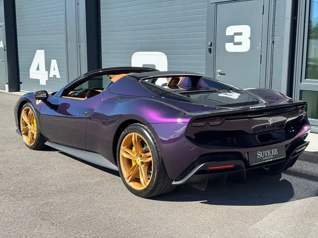 Gebraucht Ferrari 296 829 PS (609 kW) 2026 Violett Cabrio