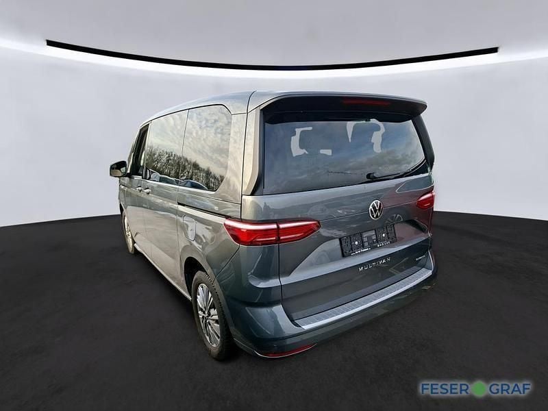 Gebraucht VW Multivan Life 218 PS (160 kW) 2024 Indiumgrau metallic Van