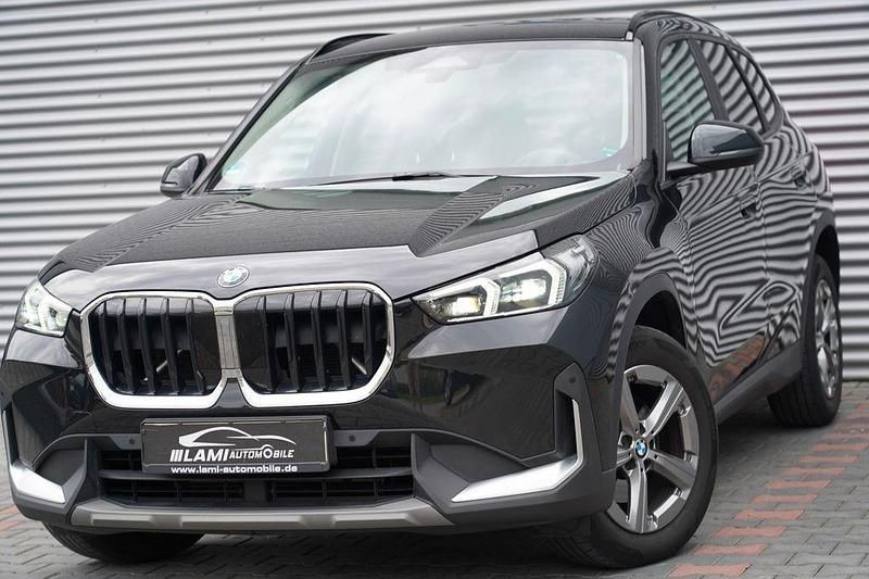 Saphirschwarz Gebraucht 2022 BMW X1 Sport Line SUV | 32.999 € (Teuer) - Bild 1/4