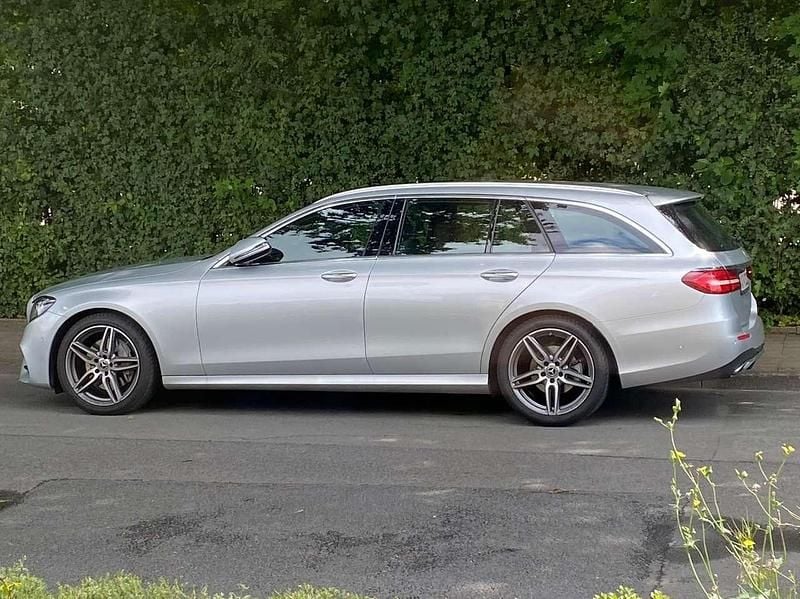 Silber Gebraucht 2019 Mercedes E300 AMG line Kombi | 31.500 € (Guter Preis) - Bild 1/4