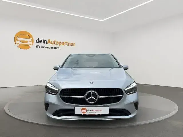 Gebraucht Mercedes B200 Progressive 177 PS (130 kW) 2024 Hightechsilber Van / Kleinbus