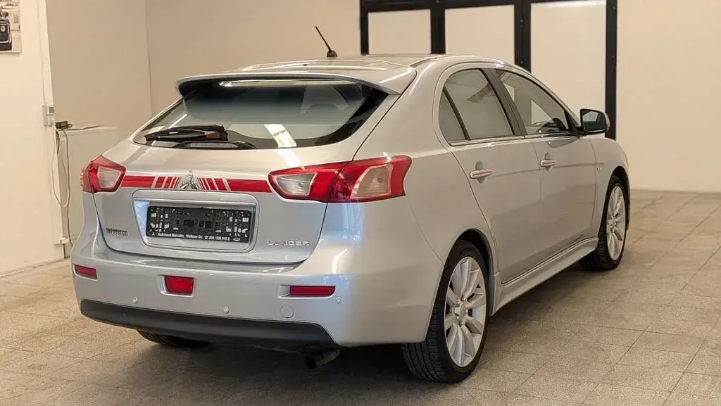 Gebraucht Mitsubishi Lancer 143 PS (105 kW) 2009 Silber Limousine