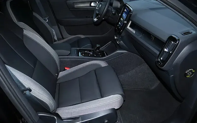 Używany Volvo EC40 Ultimate 300 kW (408 KM) 2022 Czarny SUV