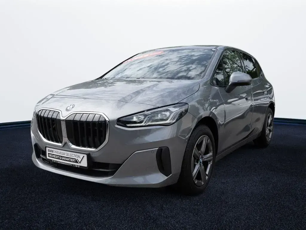 Gebraucht BMW 220 Active Tourer Luxury Line 163 PS (119 kW) 2025 Grau Van / Kleinbus