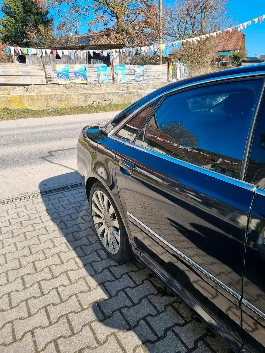 Gebraucht Audi A8 326 PS (239 kW) 2005 Blau Limousine
