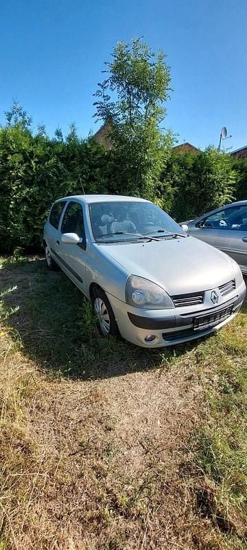 Gebraucht Renault Clio II Dynamique 98 PS (72 kW) 2004 Grau Kleinwagen