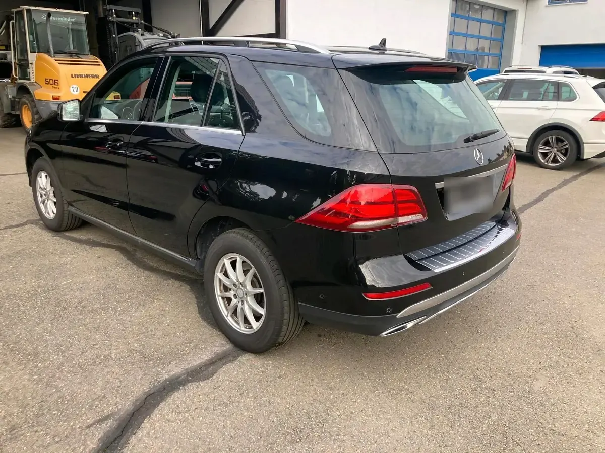 Gebraucht Mercedes GLE250 Exclusive 204 PS (150 kW) 2015 Schwarz SUV