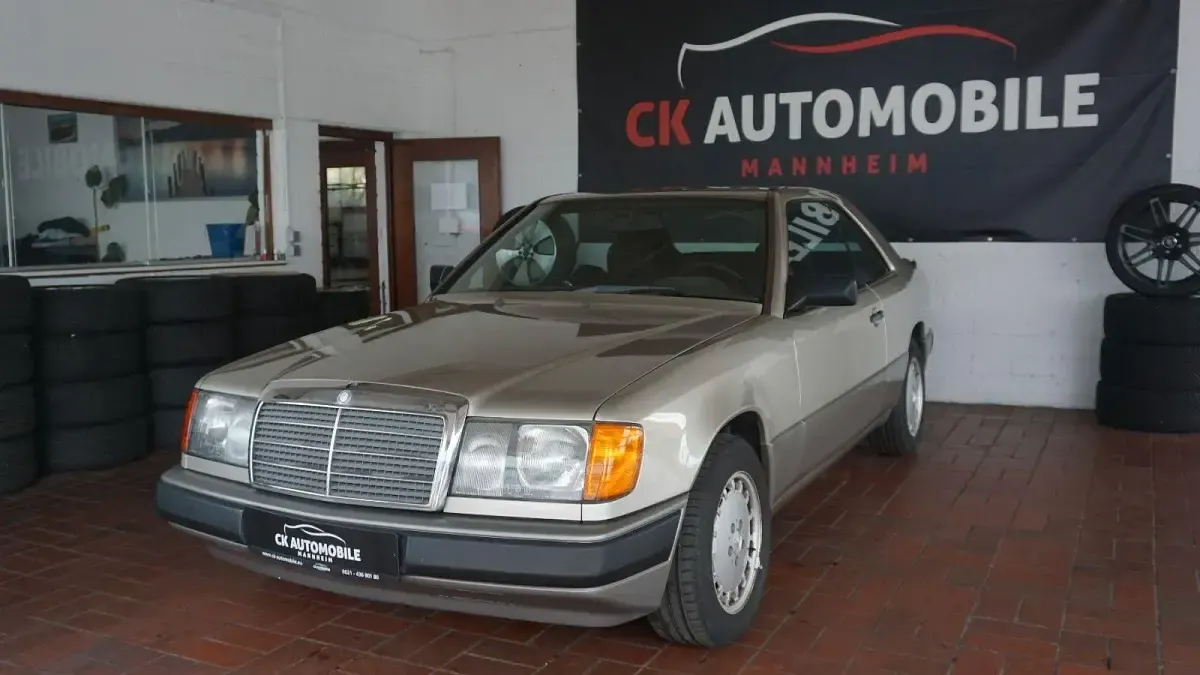 Brugt Mercedes E230 132 HK (97 kW) 1988 Grå Coupe