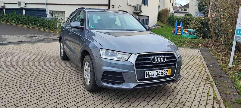 Grau Gebraucht 2016 Audi Q3 SUV | 17.000 € (Fairer Preis) - Bild 1/4