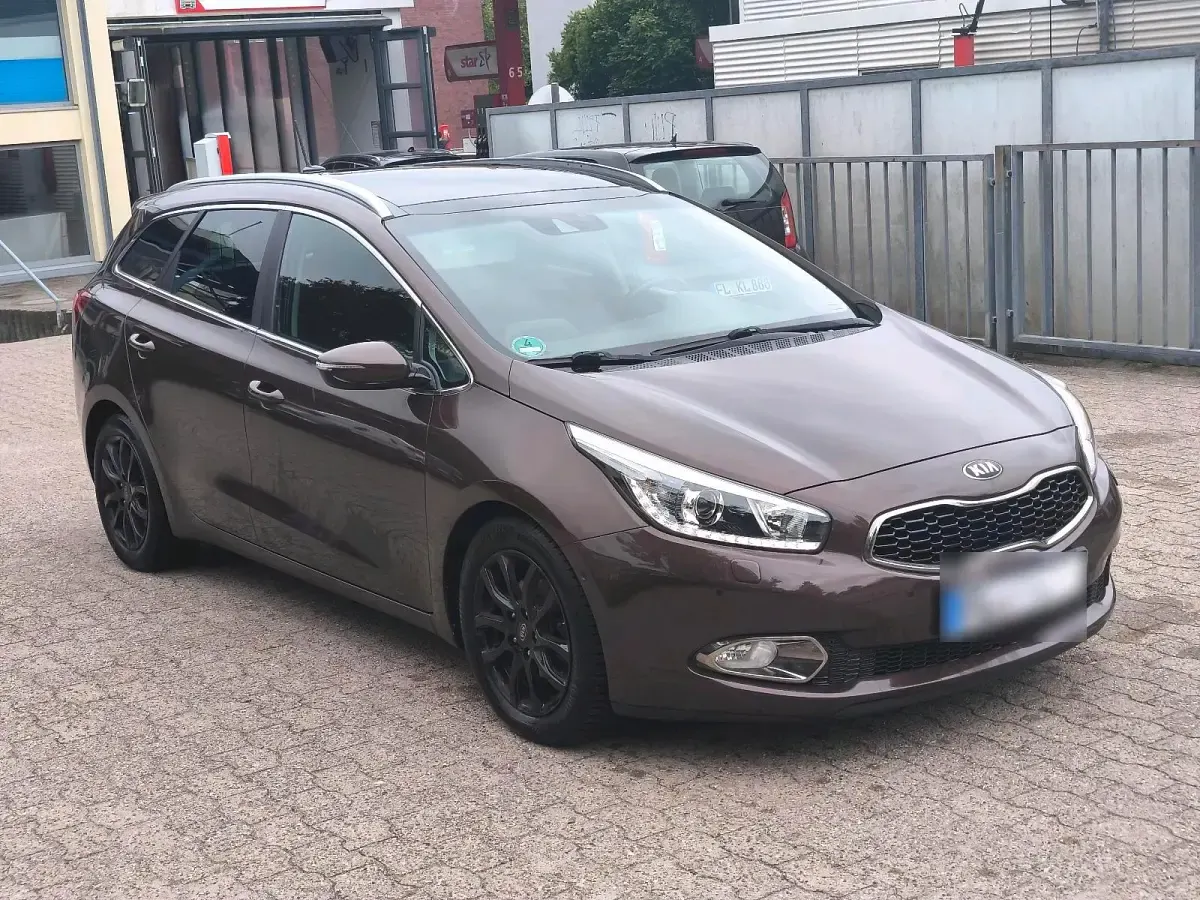 Gebraucht Kia Ceed 128 PS (94 kW) 2013 Braun Kleinwagen