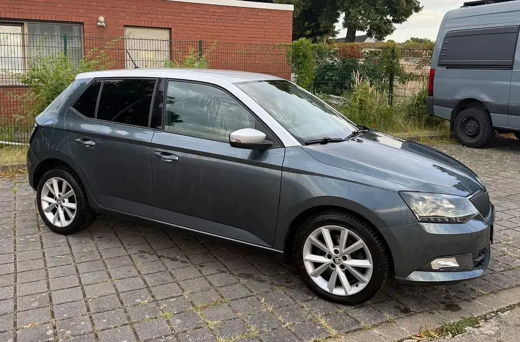 Gebraucht Skoda Fabia Style 105 PS (77 kW) 2017 Grau Limousine