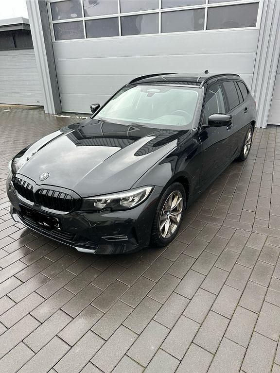 Gebraucht BMW 320 Advantage 190 PS (139 kW) 2020 Schwarz Kombi