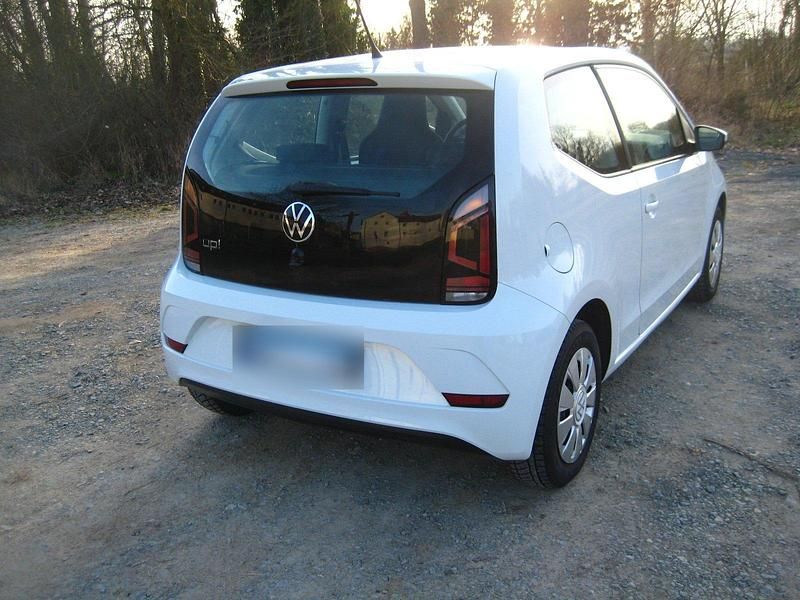 Second-hand VW up! 65 CP (47 kW) 2020 Alb Hatchback