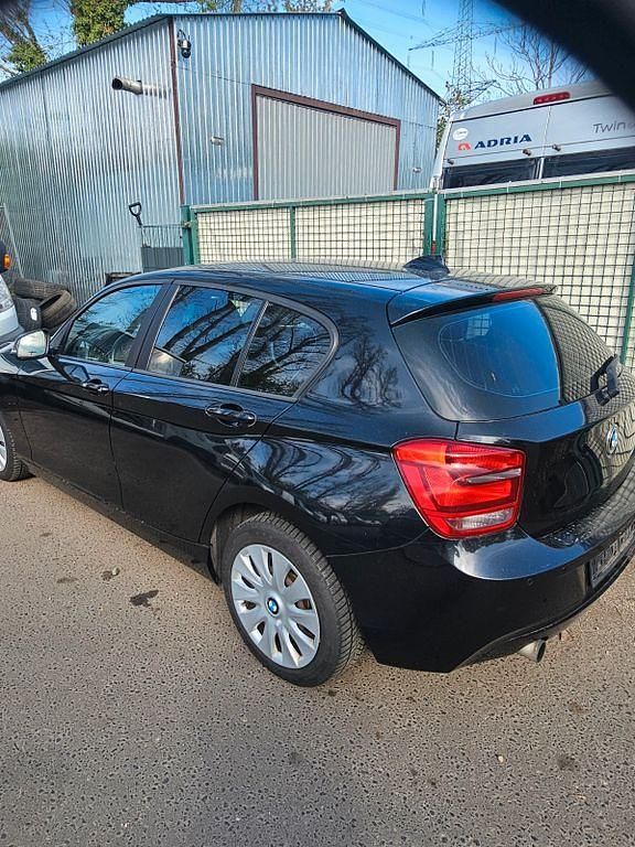 Gebraucht BMW 114 102 PS (75 kW) 2014 Schwarz Kleinwagen