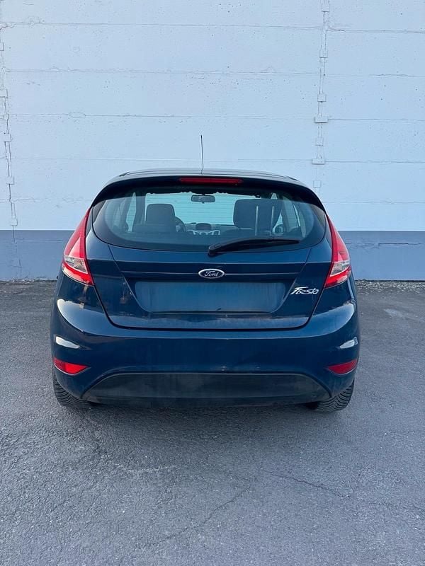 Second-hand Ford Fiesta 60 CP (44 kW) 2012 Albastru Hatchback