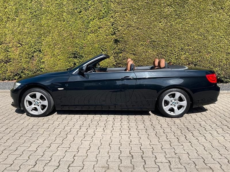 Gebraucht BMW 320 Cabriolet 184 PS (135 kW) 2011 Schwarz Cabrio