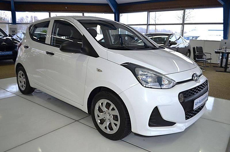 Gebraucht Hyundai i10 Classic 67 PS (49 kW) 2017 Weiß Kleinwagen