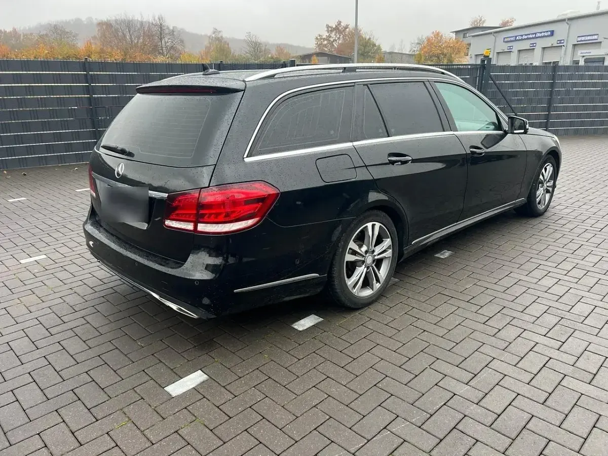 Gebraucht Mercedes E220 170 PS (125 kW) 2014 Schwarz Kombi