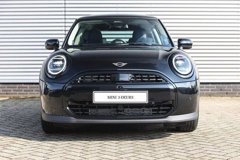 Używany Mini Cooper Classic 156 KM (114 kW) 2024 Czarny Hatchback