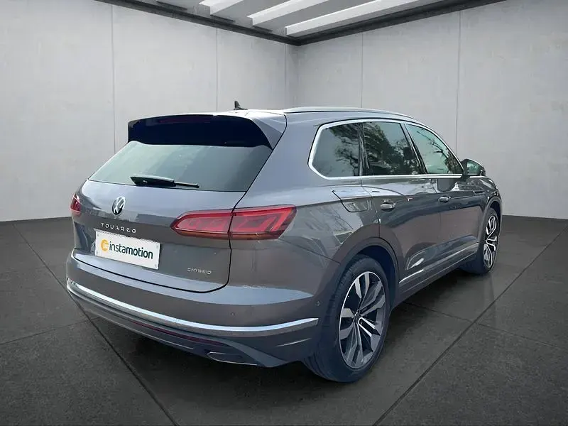 Gebraucht VW Touareg 381 PS (280 kW) 2023 Grau SUV