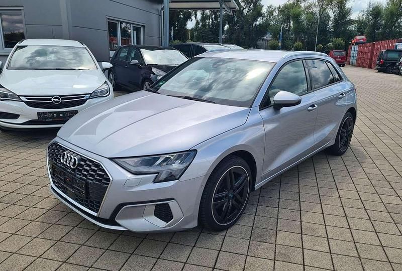 Silber Gebraucht 2022 Audi A3 Sportback Kleinwagen | 24.999 € (Guter Preis) - Bild 1/4