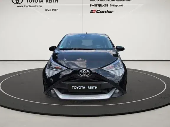 Gebraucht Toyota Aygo Team 72 PS (52 kW) 2021 Midnightschwarz mica Kleinwagen