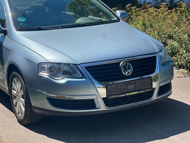 Blau Gebraucht 2005 VW Passat Comfortline Limousine | 4.990 € (Etwas zu teuer) - Bild 1/4