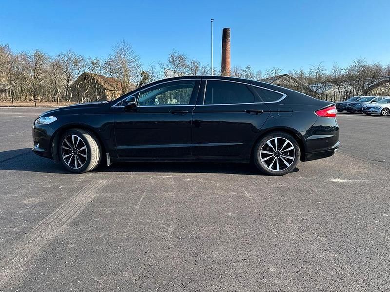 Gebraucht Ford Mondeo Titanium 179 PS (131 kW) 2018 Schwarz Limousine