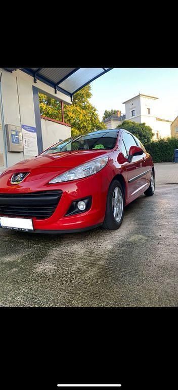 Rot Gebraucht 2011 Peugeot 207 Urban Move Limousine | 1.050 € (Superpreis) - Bild 1/4